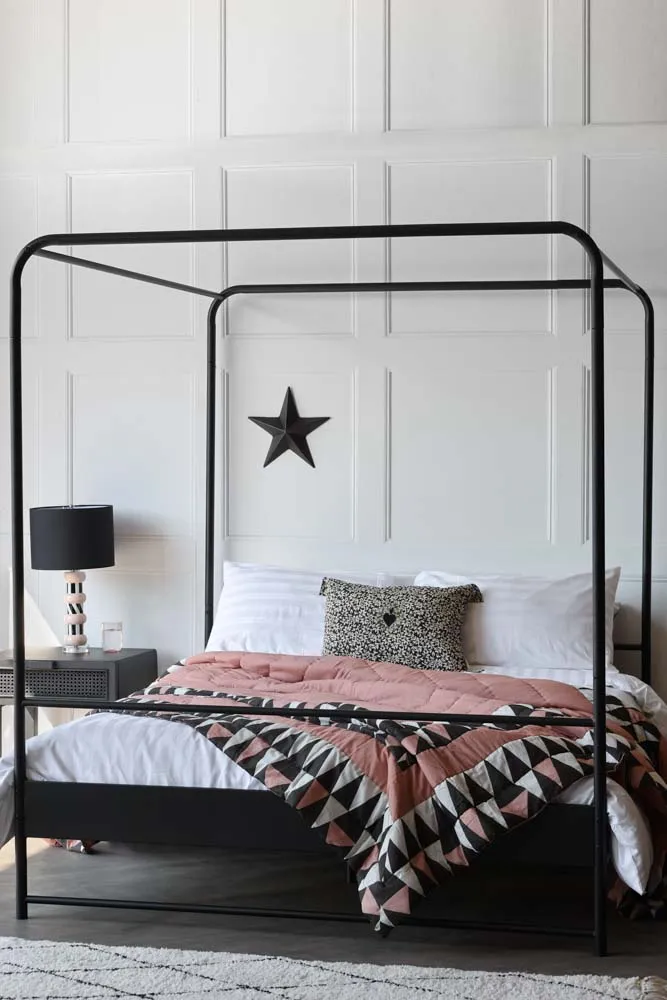 Black Metal Four-Poster Bed - King Size