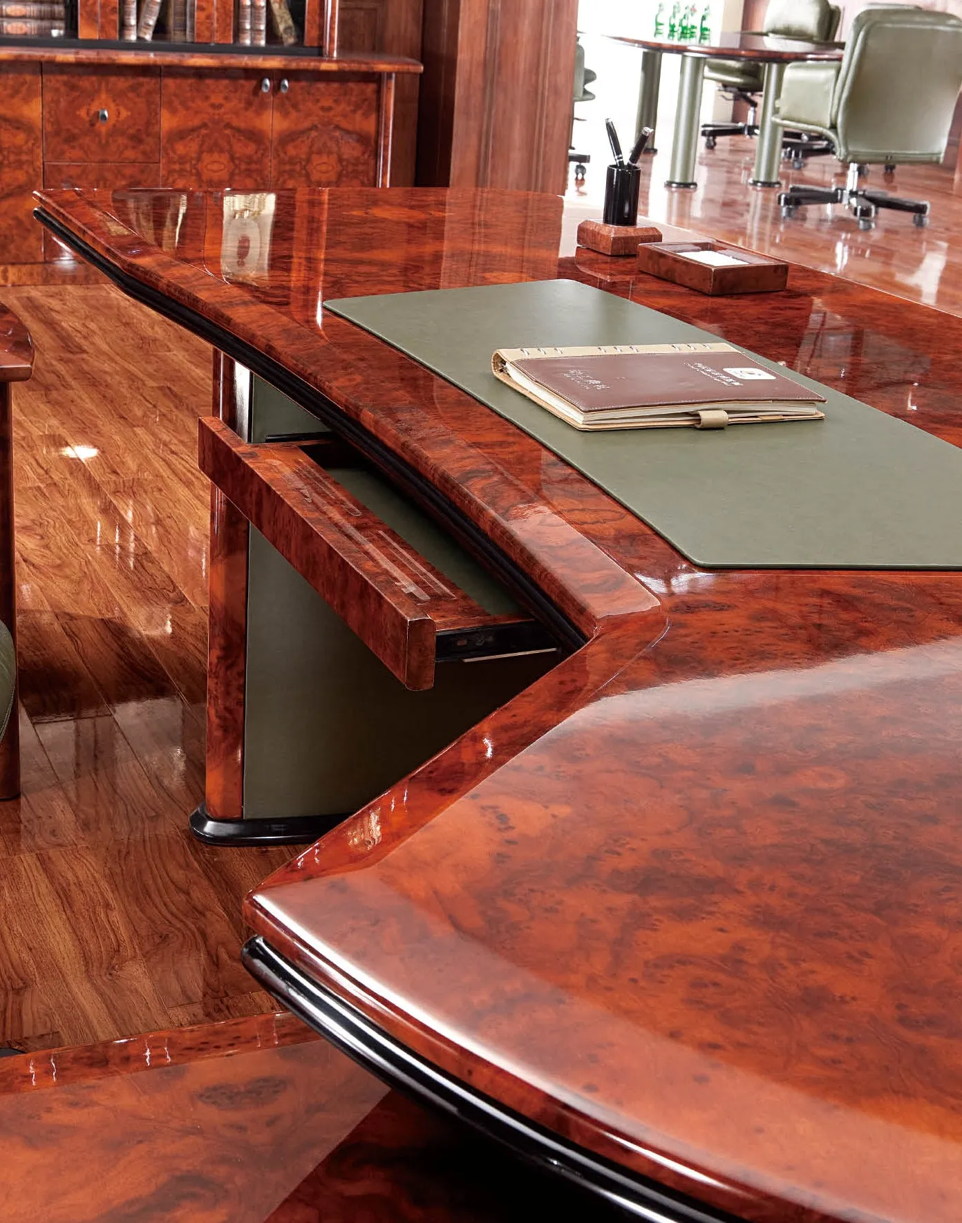Luxury Executive Desk With Curved Design HAY-16841 Green leather design 2600mm