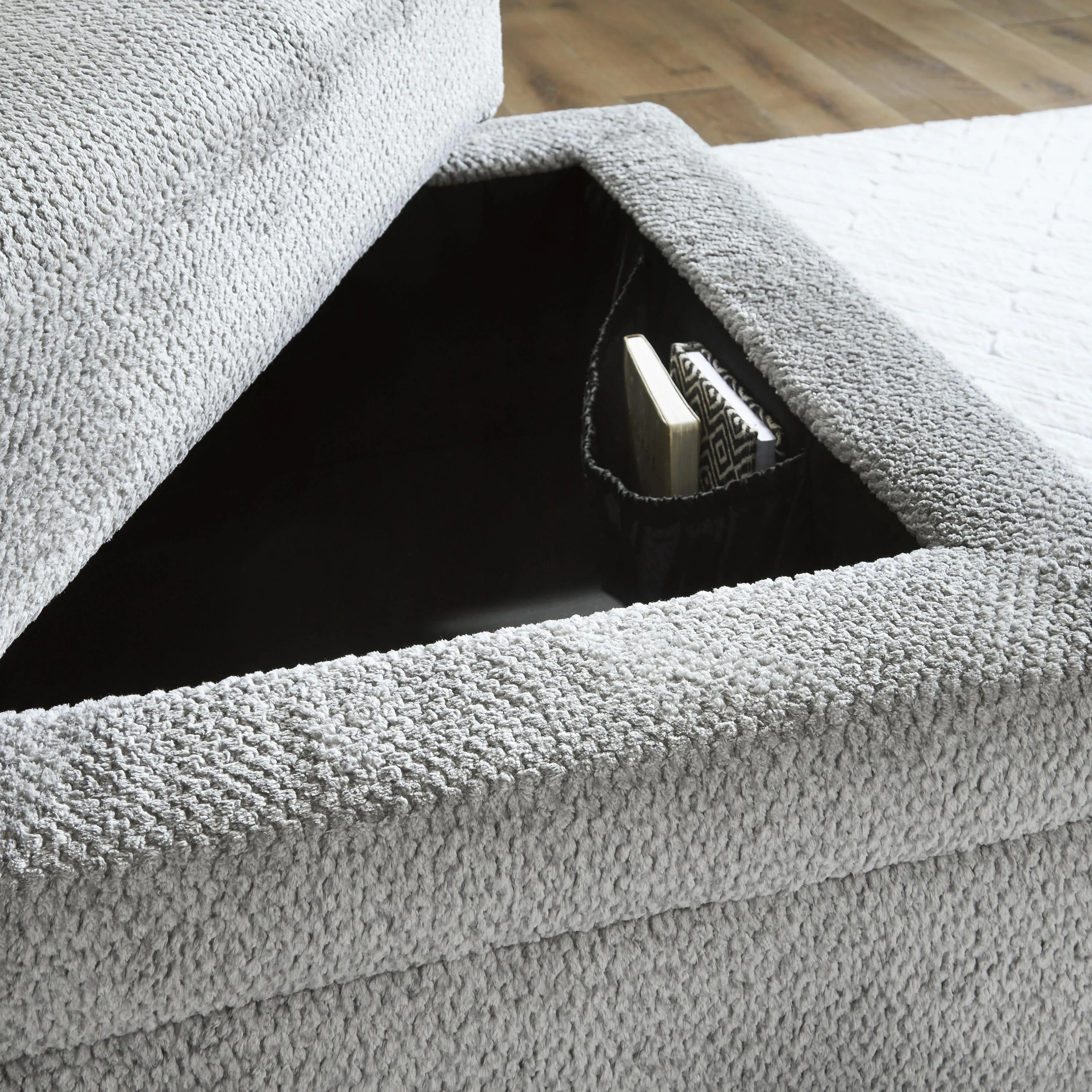 Signature Design by Ashley Casselbury Fabric Storage Ottoman 5290611